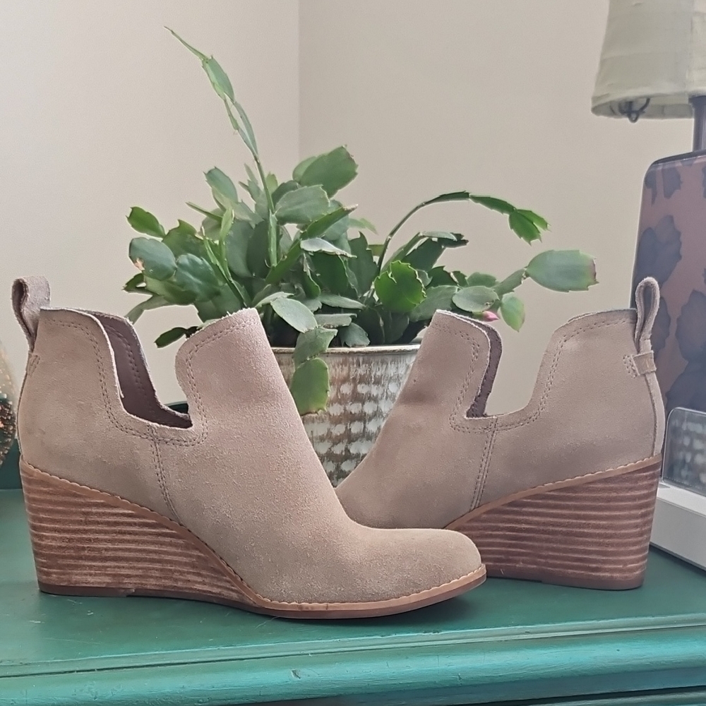 Toms Suede Taupe Wedge Ankle Boots